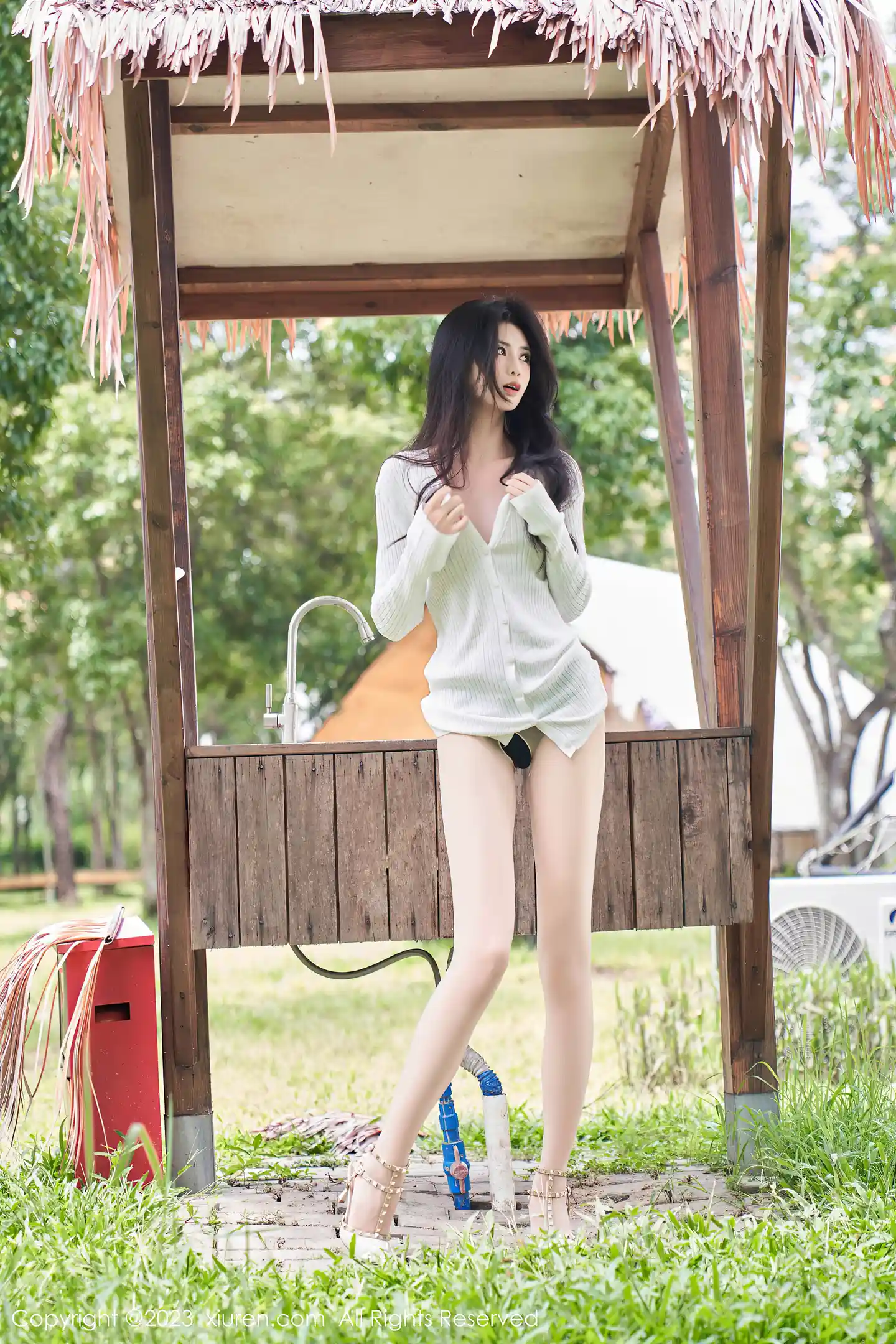 图片[3]-[XiuRen秀人网]VOL.7162 模特浅浅Danny户外性感白色衬衫半脱秀丰腴曼妙身姿诱惑写真90P-秀人网官方网站